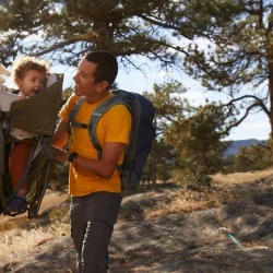 Comment choisir un porte-bébé de randonnée adapté pour des aventures en famille